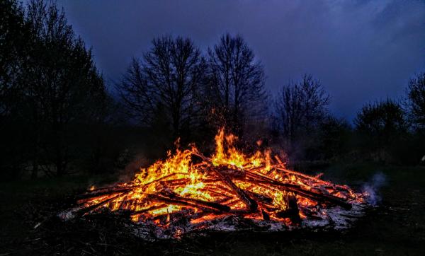 20170416_osterfeuer_waldtann.jpg