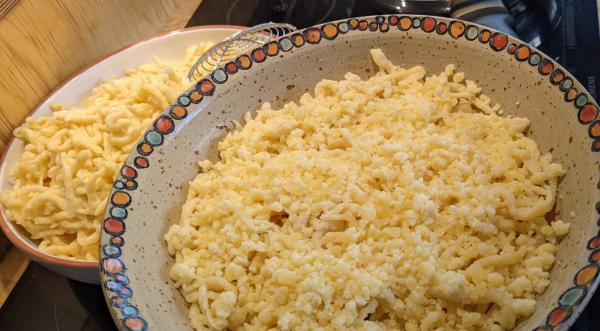 20220205_kaesespaetzle5_schichten.jpg
