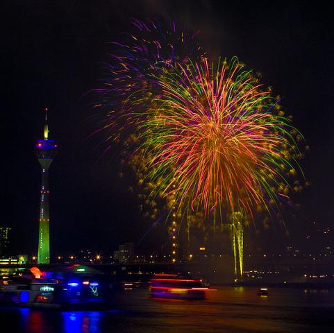 602px-duesseldorf_feuerwerk.jpg